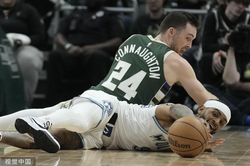 这对他在国 这对他在国